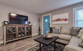 W-1E Awesome Westport Location Remodeled King Bed